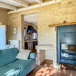 Holiday home 3 Bedroom Pet Friendly In Mombaroccio