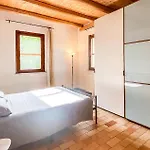 3 Bedroom Pet Friendly In * Mombaroccio