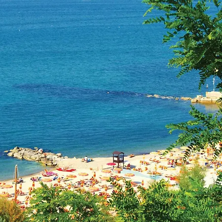 Lovely In * Mombaroccio