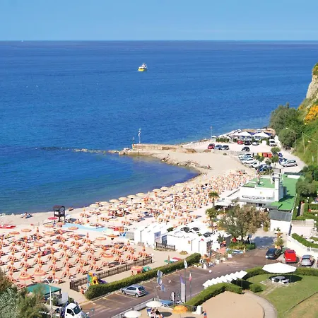 Lovely In * Mombaroccio