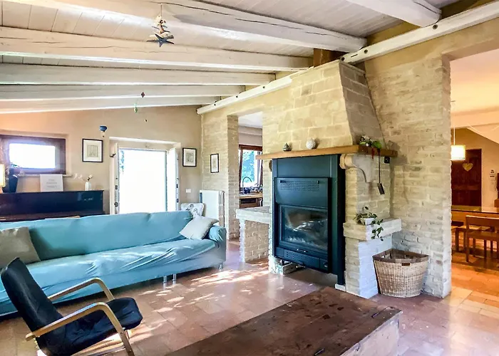 3 Bedroom Pet Friendly In Σπίτι διακοπών Mombaroccio