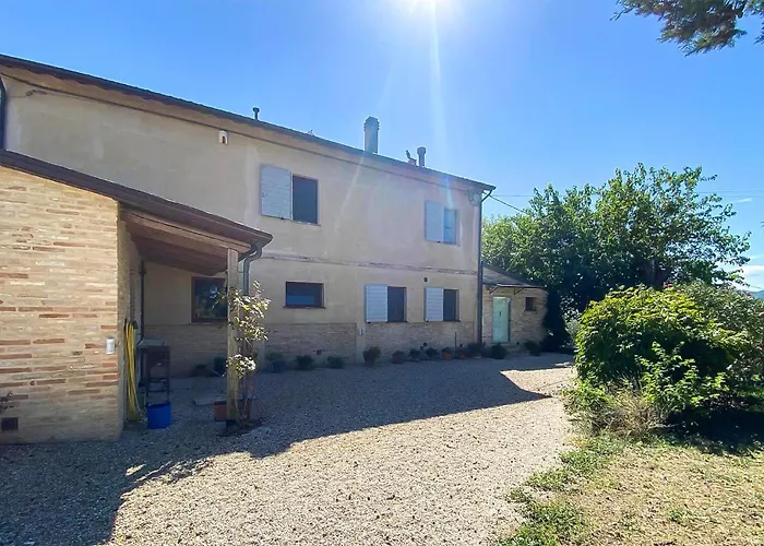 3 Bedroom Pet Friendly In * Mombaroccio