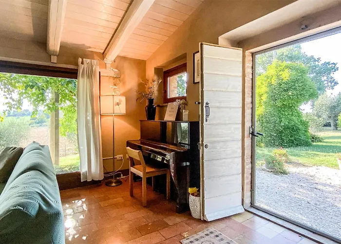 3 Bedroom Pet Friendly In Mombaroccio