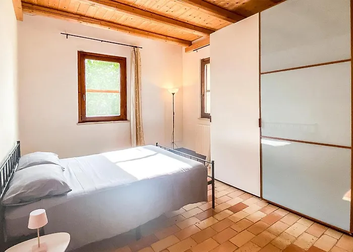 3 Bedroom Pet Friendly In * Mombaroccio