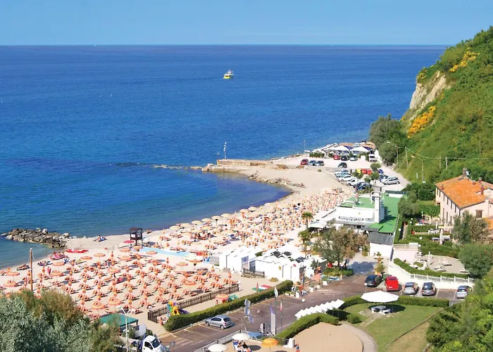 3 Bedroom Pet Friendly In * Mombaroccio